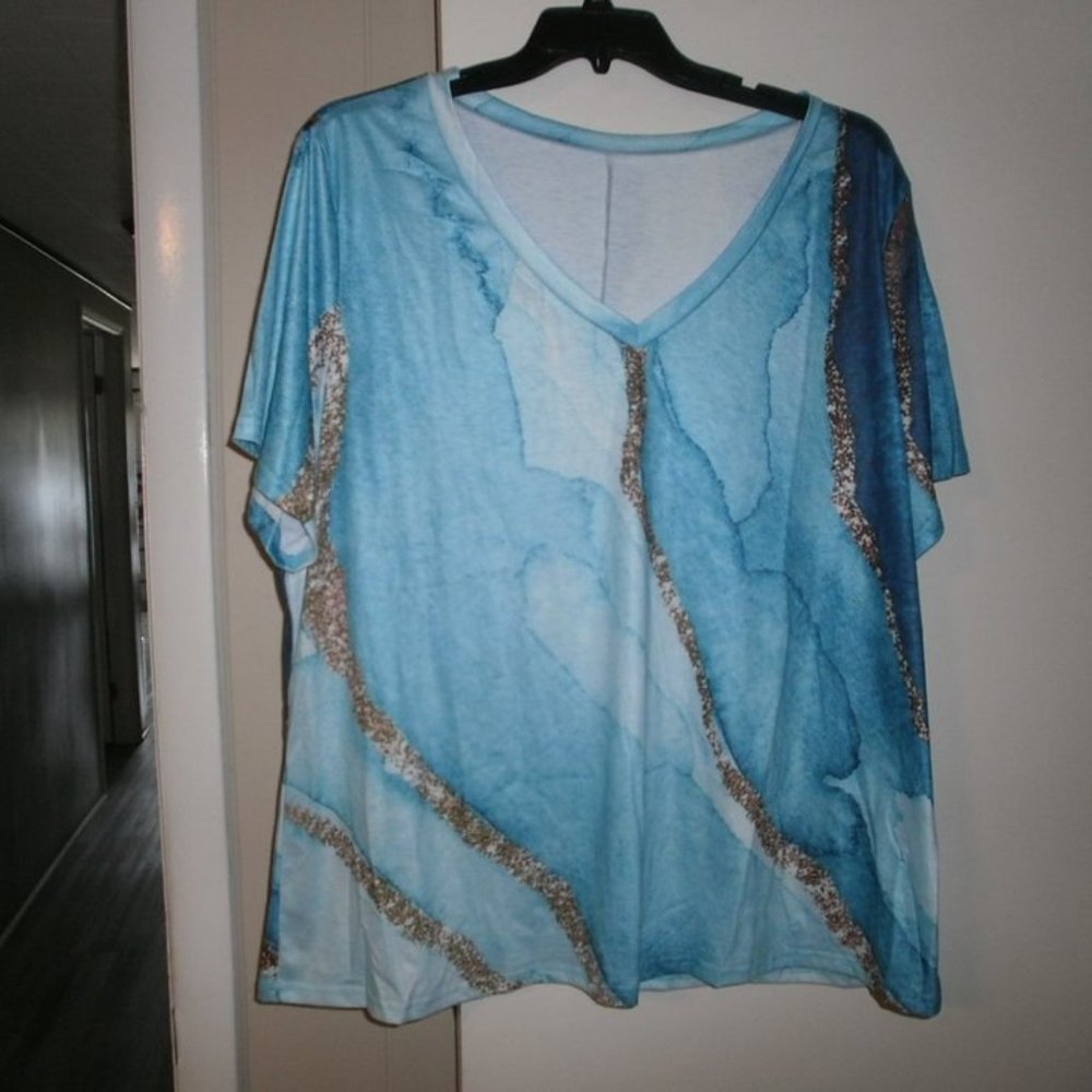 woman's two- tone turquoise top with beige.  New size 5X.  short sleeves
